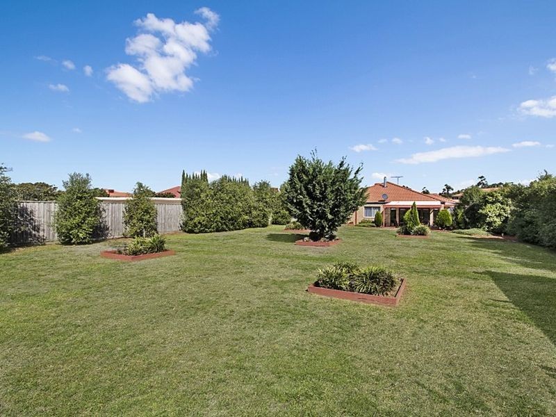 20 Lakeside Drive, Hidden Valley VIC 3756