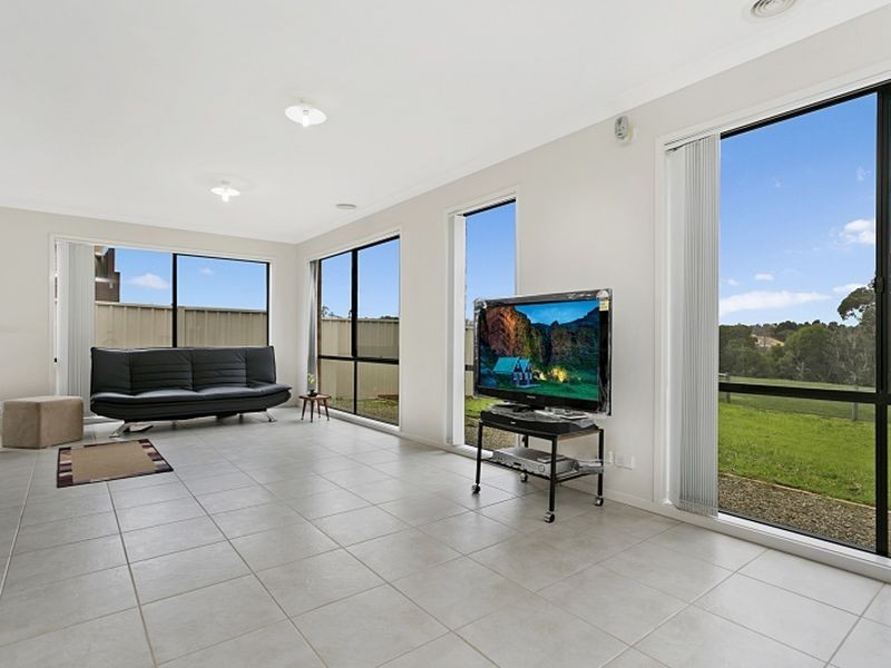 63 Lakeside Drive, Hidden Valley VIC 3756