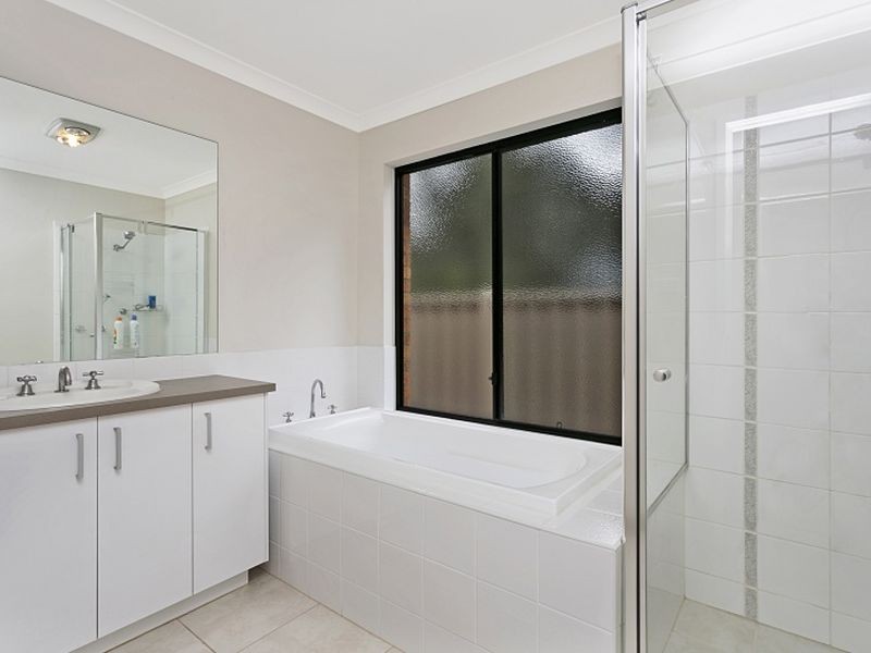 63 Lakeside Drive, Hidden Valley VIC 3756