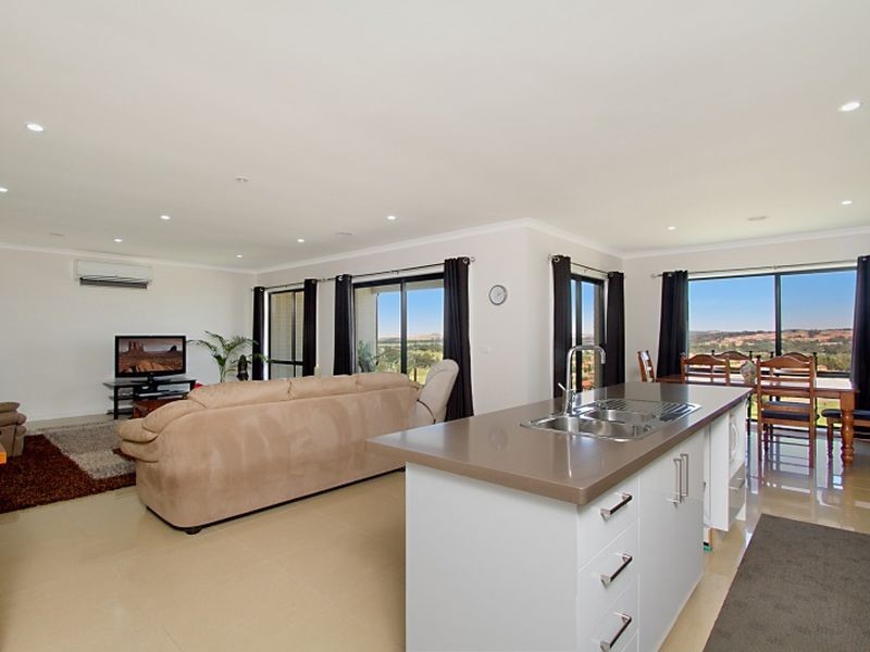 53 Toscana Way, Hidden Valley VIC 3756
