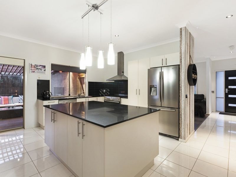 10 Chocolate Lily Court, Wallan VIC 3756