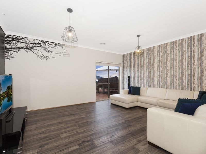 10 Chocolate Lily Court, Wallan VIC 3756