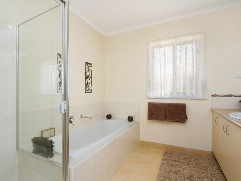 72 The Elms Boulevard, Kilmore VIC 3764