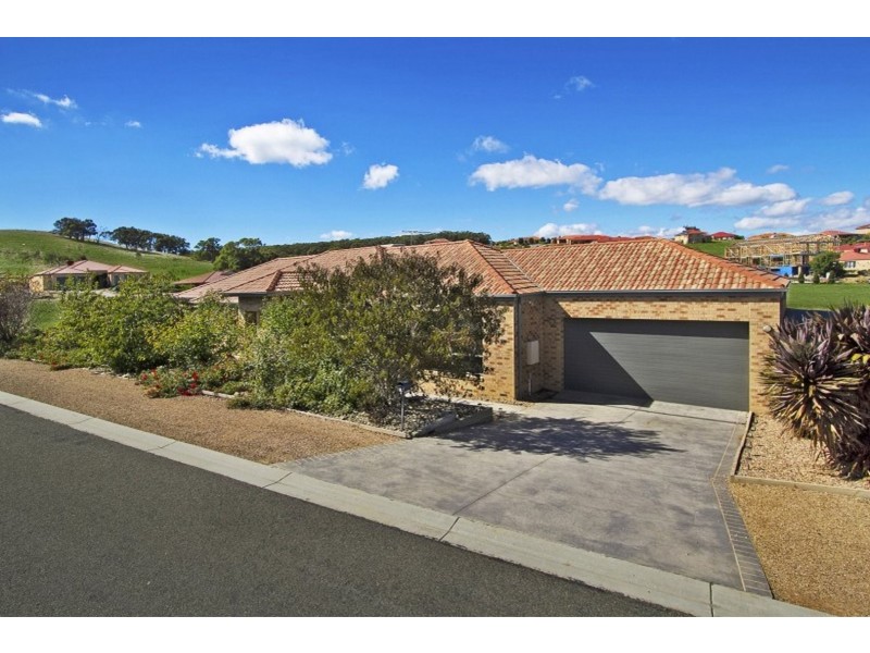 2 The Outlook, Hidden Valley VIC 3756