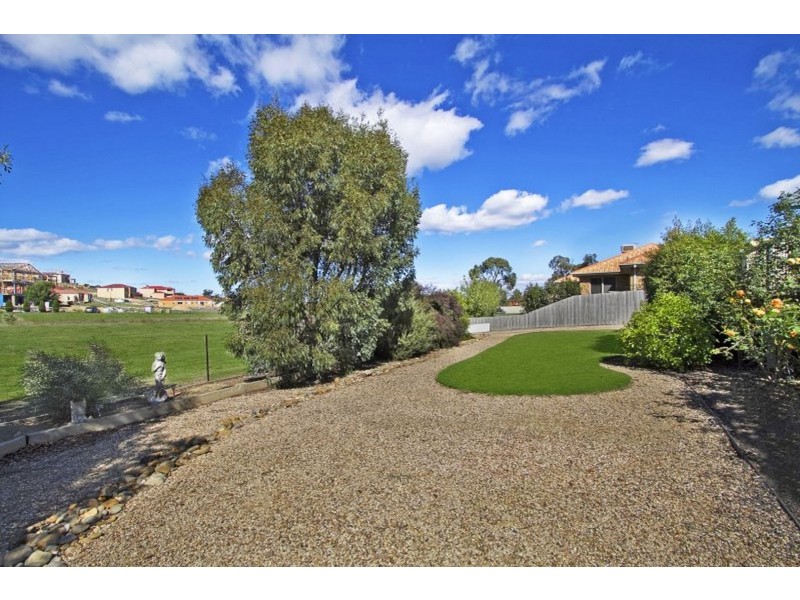 2 The Outlook, Hidden Valley VIC 3756