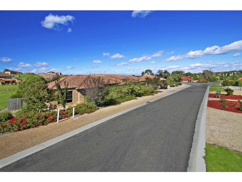 2 The Outlook, Hidden Valley VIC 3756