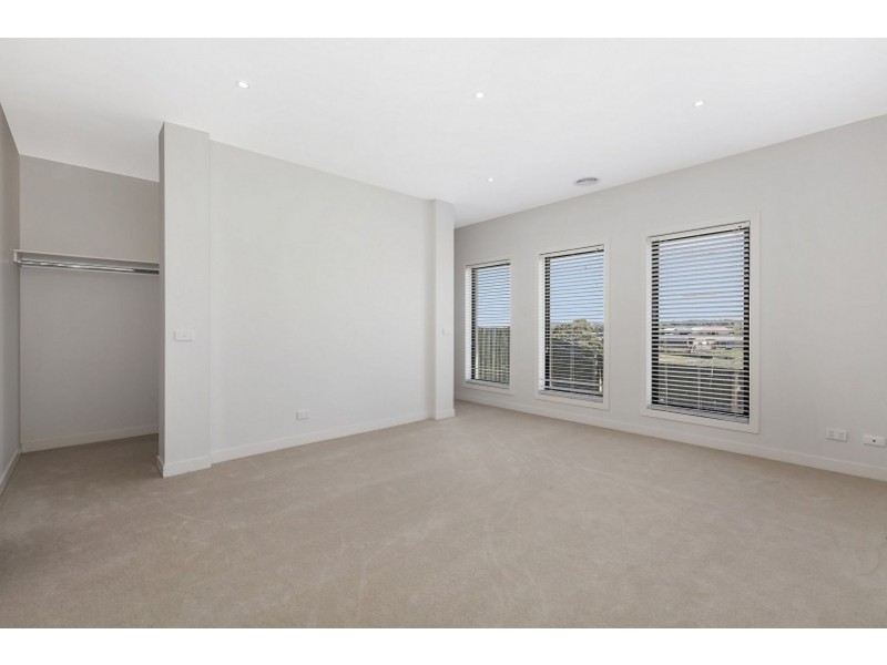 11 Speargrass Avenue, Wallan VIC 3756