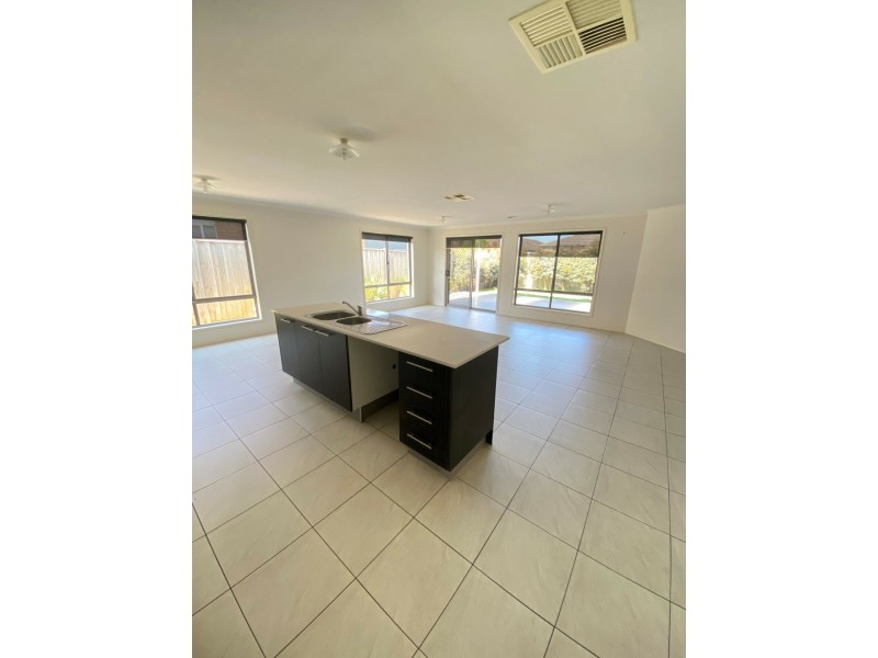 13 Woronora Way, Wallan VIC 3756