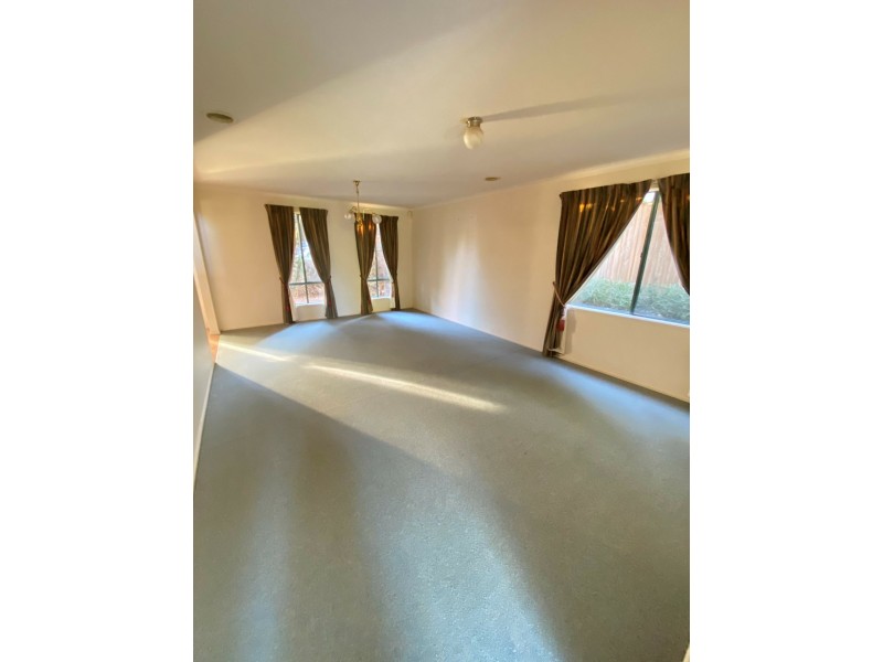 12 Lakeview Close, Hidden Valley VIC 3756