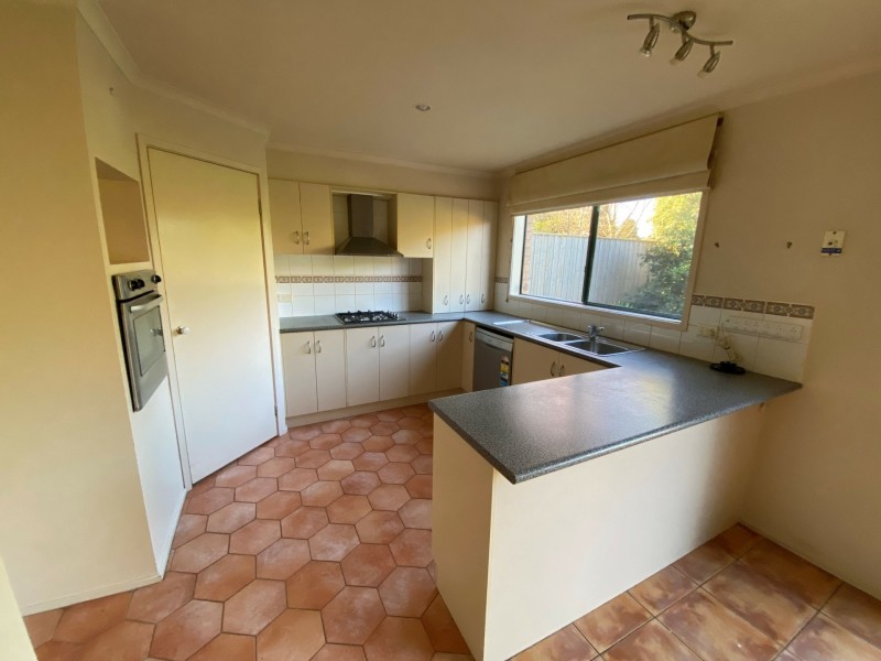 12 Lakeview Close, Hidden Valley VIC 3756