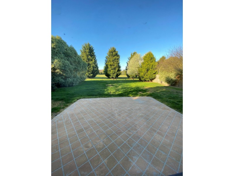 12 Lakeview Close, Hidden Valley VIC 3756