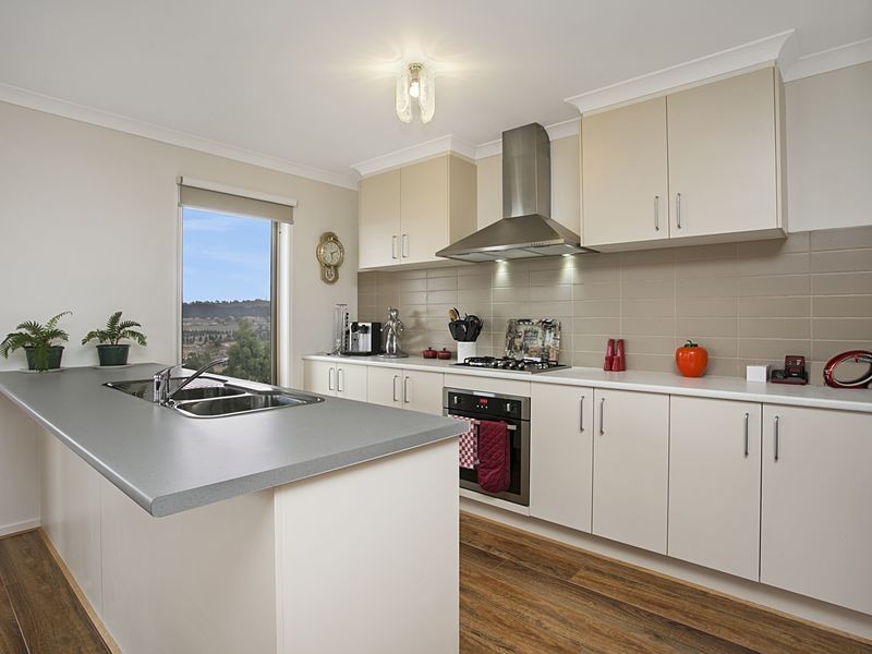 8 Toscana Way, Hidden Valley VIC 3756