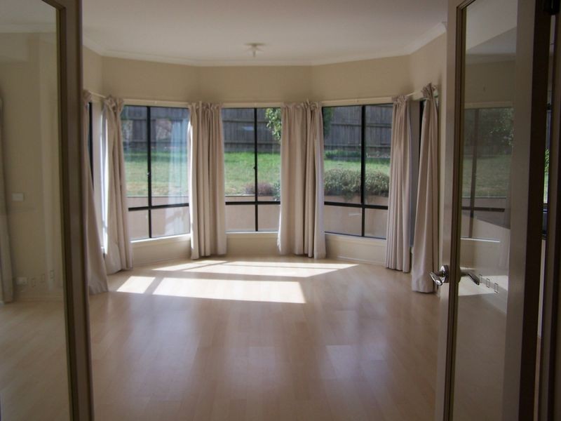 40 Lakeside Drive, Hidden Valley VIC 3756