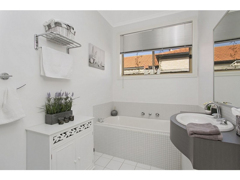 76 Augusta Way, Hidden Valley VIC 3756