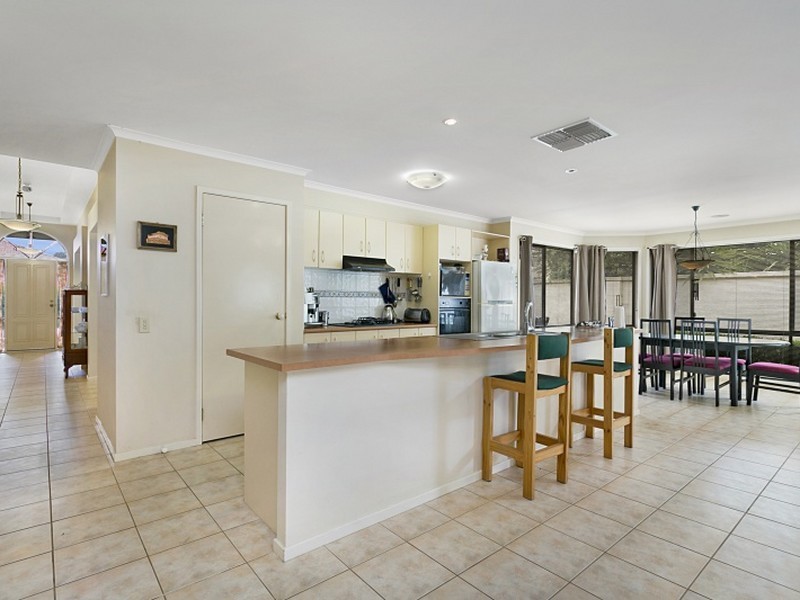 30 Lakeside Drive, Hidden Valley VIC 3756