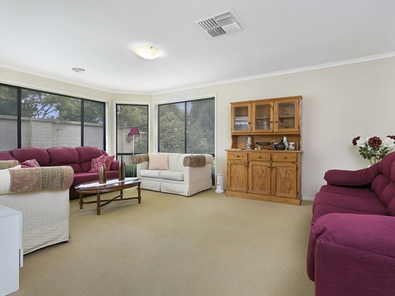 30 Lakeside Drive, Hidden Valley VIC 3756