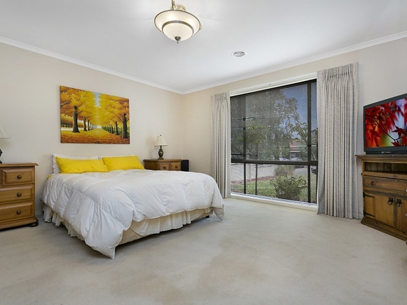 30 Lakeside Drive, Hidden Valley VIC 3756