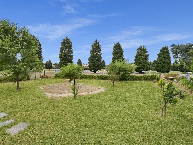 30 Lakeside Drive, Hidden Valley VIC 3756