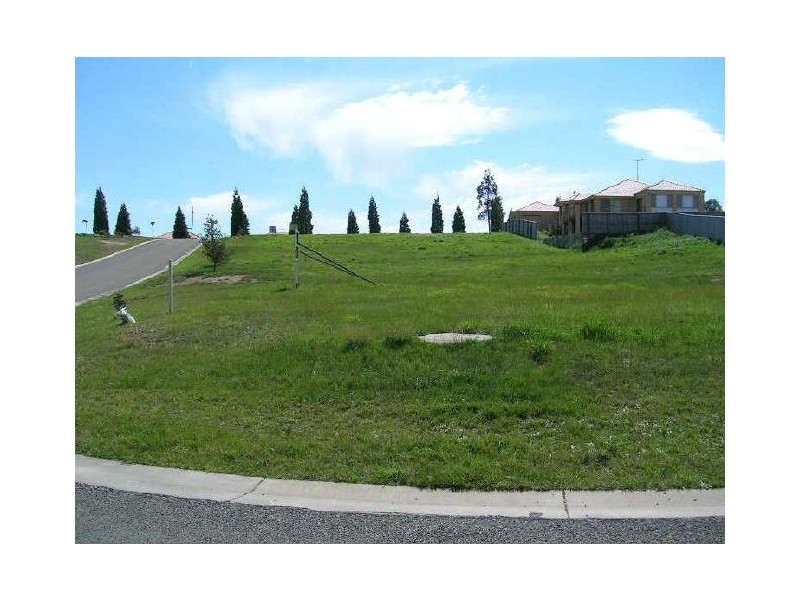 5 Augusta Way, Hidden Valley VIC 3756