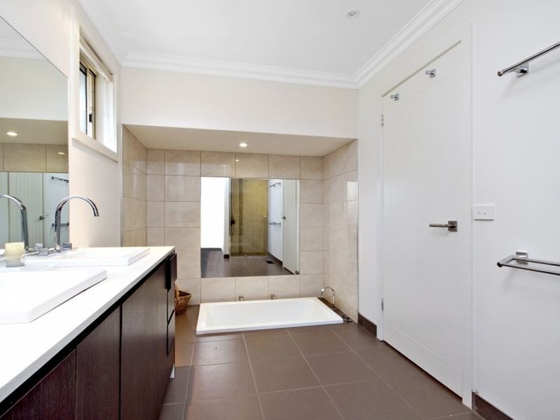 8 Randall Crescent, Wallan VIC 3756