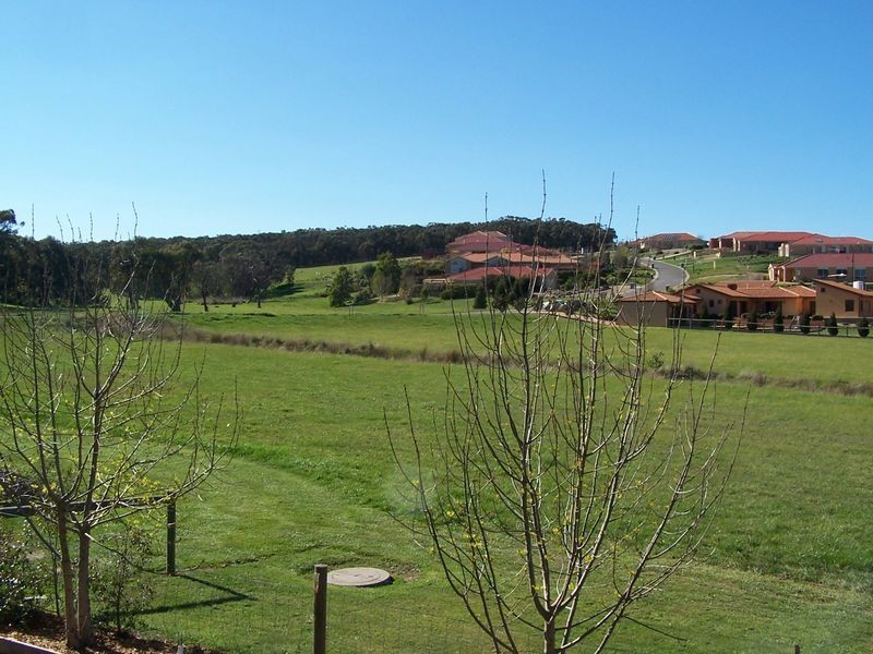 3 The Outlook, Hidden Valley VIC 3756