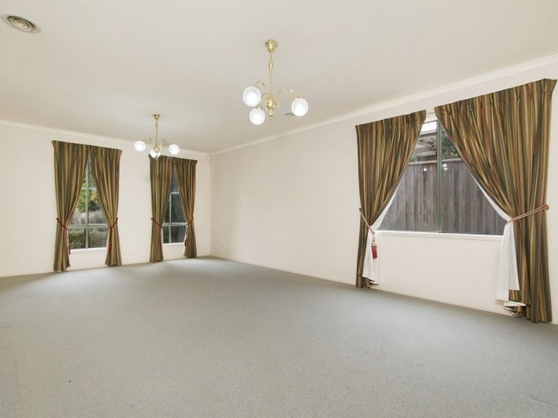 12 Lakeview Close, Hidden Valley VIC 3756