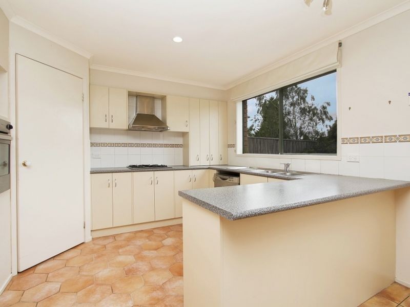 12 Lakeview Close, Hidden Valley VIC 3756