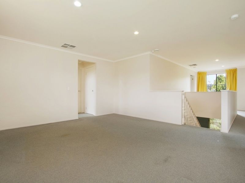 12 Lakeview Close, Hidden Valley VIC 3756