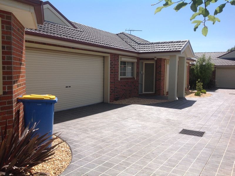 2/12 Lisa Place, Wallan VIC 3756