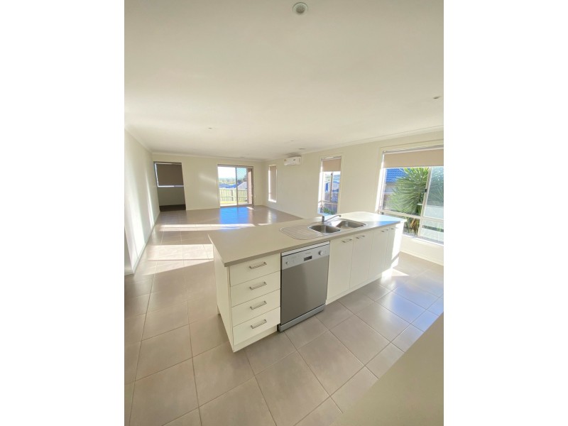 23 Dampiera Avenue, Wallan VIC 3756