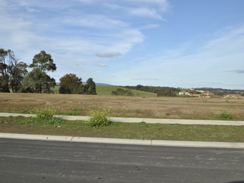 24 Lucca Way, Hidden Valley VIC 3756