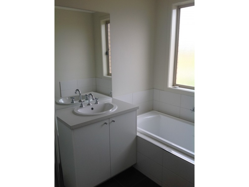 32 Holly Drive, Wallan VIC 3756