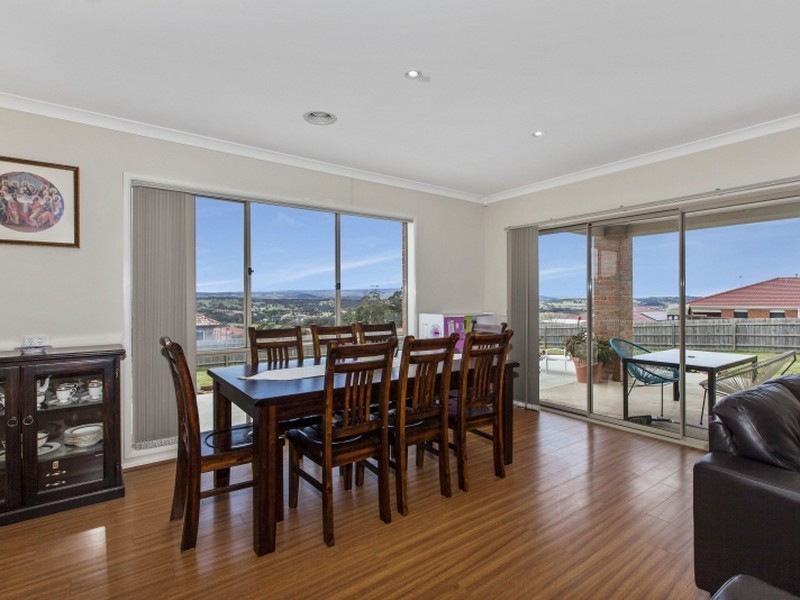 25 Aurina Drive, Hidden Valley VIC 3756
