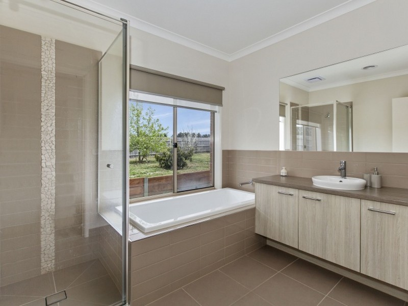 25 Aurina Drive, Hidden Valley VIC 3756
