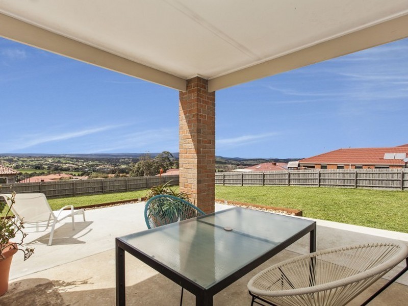 25 Aurina Drive, Hidden Valley VIC 3756