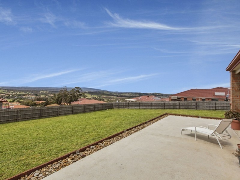25 Aurina Drive, Hidden Valley VIC 3756