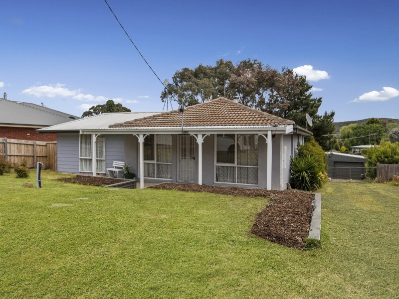 22 Andrew Avenue, Waterford Park VIC 3658