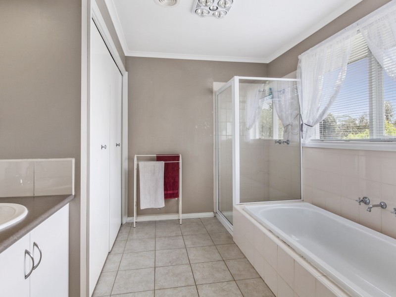 22 Andrew Avenue, Waterford Park VIC 3658