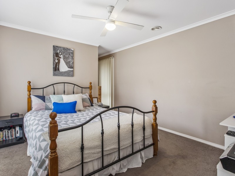 22 Andrew Avenue, Waterford Park VIC 3658