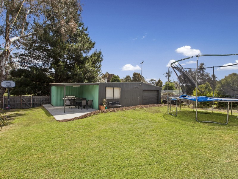 22 Andrew Avenue, Waterford Park VIC 3658
