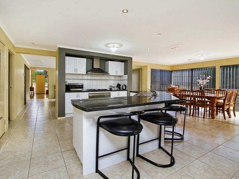 36 Silvertop Close, Wallan VIC 3756