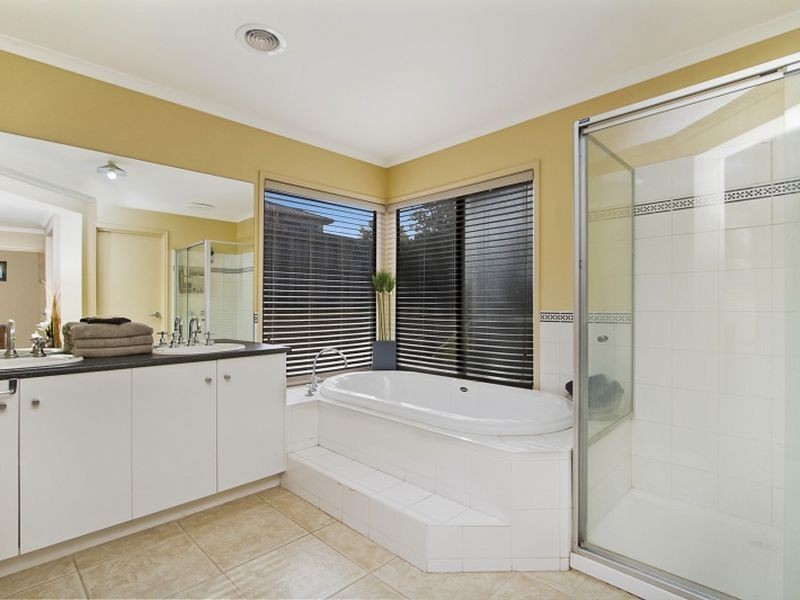 36 Silvertop Close, Wallan VIC 3756