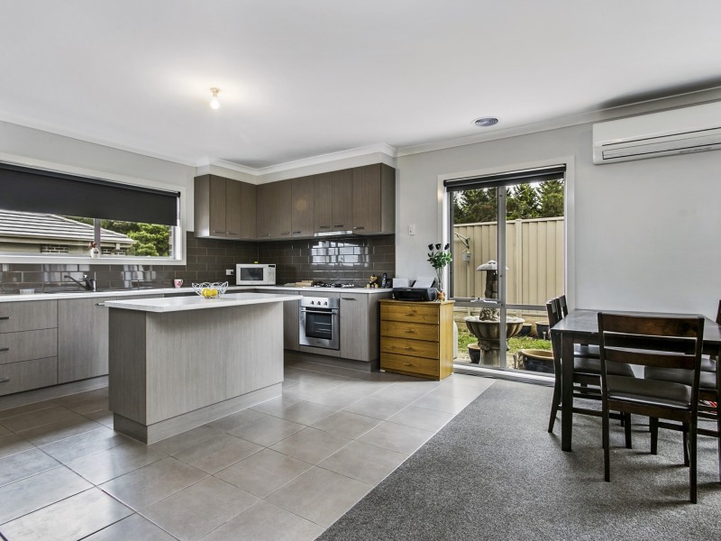 Unit 1/43 Darraweit Road, Wallan VIC 3756