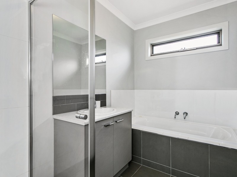 Unit 1/43 Darraweit Road, Wallan VIC 3756