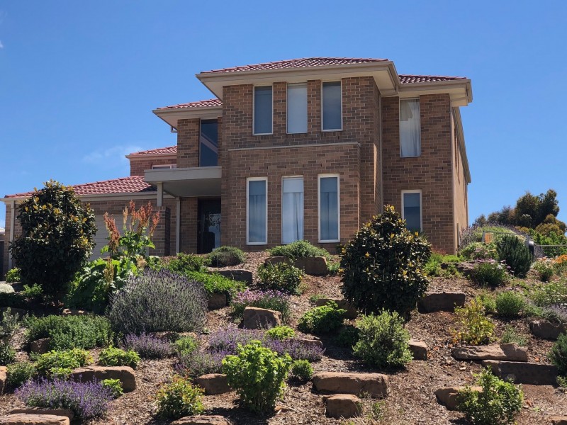 16 Carmelo Court, Hidden Valley VIC 3756