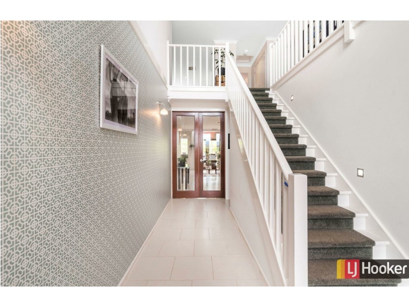 16 Carmelo Court, Hidden Valley VIC 3756