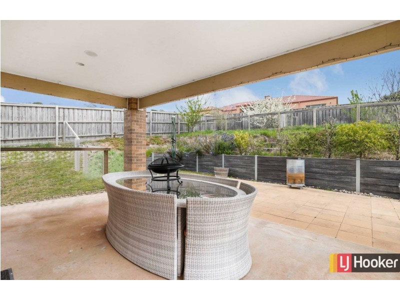 16 Carmelo Court, Hidden Valley VIC 3756
