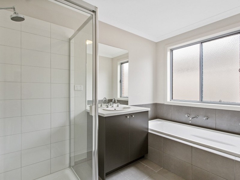 8 Weatherglass Street, Wallan VIC 3756