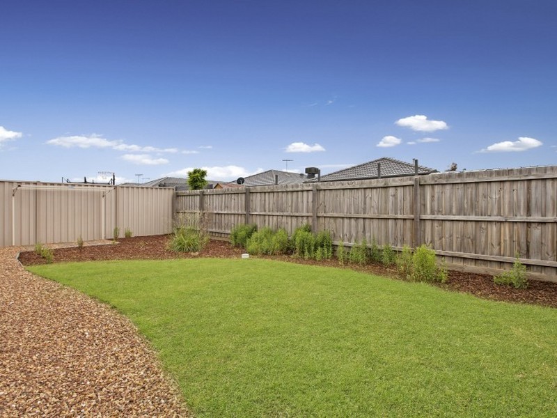 8 Weatherglass Street, Wallan VIC 3756