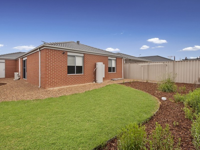 8 Weatherglass Street, Wallan VIC 3756